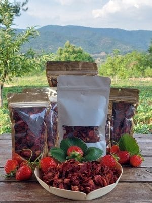 Yayla ürünü doğal çilek kurusu yayla ürünü yüksek aroma koruyucusuz katkısız ilave şeker içermez