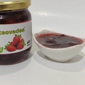 Çilek reçeli koruyucu katkı içermez güneşte kıvam aldırılmıştır %100 pancar şekerinden el yapımıdır.